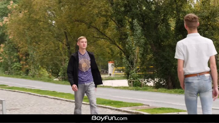 топик просто бесподобен Секс с маленькой тайкой смотрю, тут уже